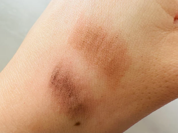 キャンメイクのスタイリングエッジアイブロウのスウォッチ