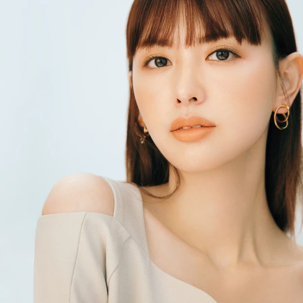 “諭吉超え”パウダーも登場！ 2023年秋のベースメイクトレンドをチェッ…