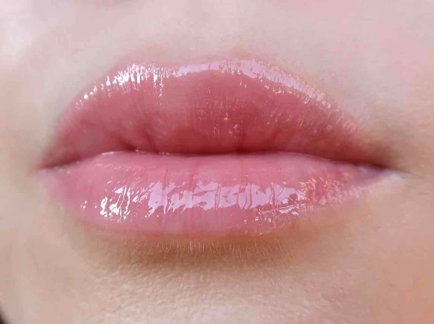 ロムアンド ジューシーフラッシュリップオイル 02 ベリーアップ 唇