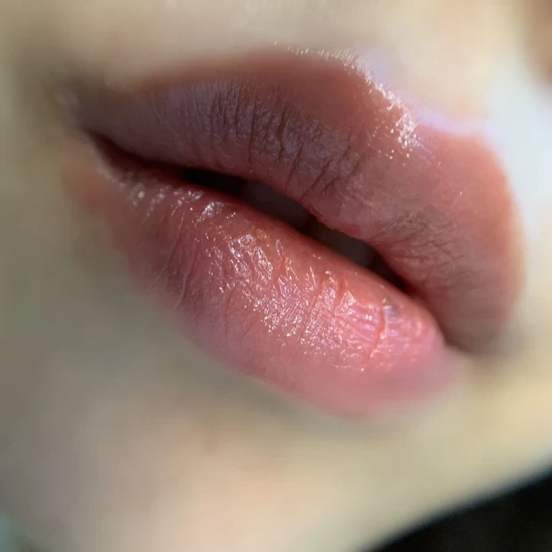 3 ヴァイタル ベージュ リップメイク