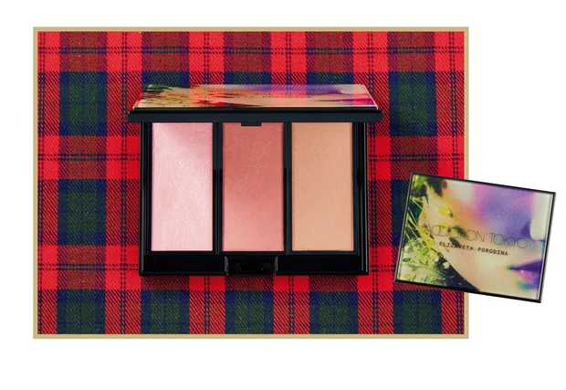 ホリデーアディクション ブラッシュ パレット “アンノウン ファミリア” 101 ￥7480／アディクション ビューティ（10月27日限定発売）