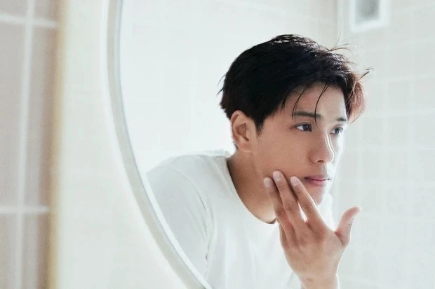 【正しいメンズスキンケアのやり方・メンズ美容】NG行為に要注意! なじませるときは肌を叩かない