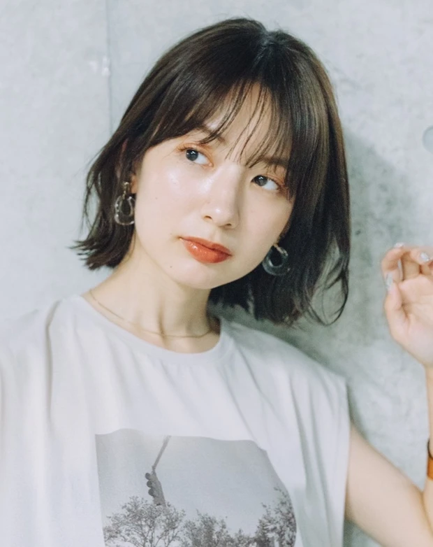 「くびれ×切りっぱなし」の若見えボブ・前髪