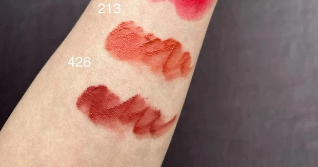 センシュアル パウダーマット リキッド N 213 ピーチシックと426 アールグレイの口コミ