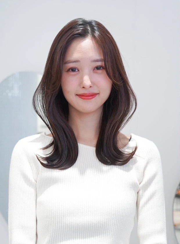 夏におすすめの髪型 トレンドヘアスタイル 韓国風S字バング レイヤー ミディアム
