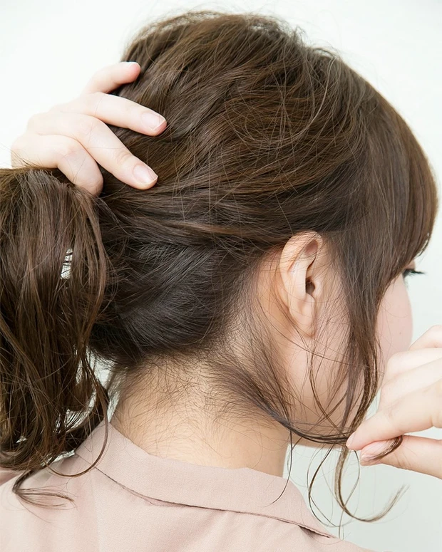 めがねにも合う！小顔効果も狙えるお団子ヘア_2