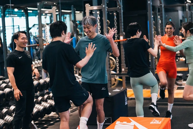 NIKE ナイキ メトコン7　トレーニングセッション　手押し相撲　美活