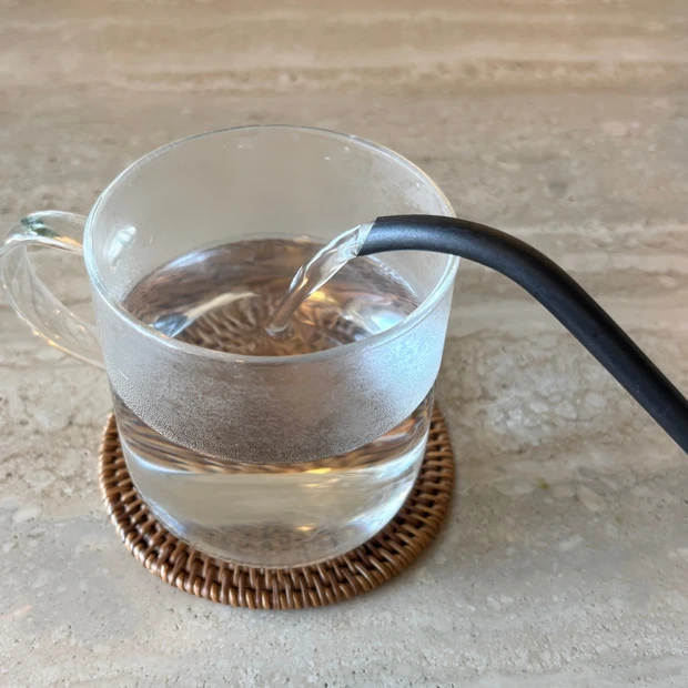 白湯の正しい作り方は？ お湯との違いや効果、メリットから注意点まで解説！