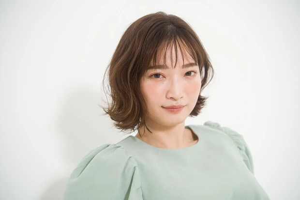 ニット素材のマスクに似合う&キープ力抜群! ボブヘアにおすすめのS字巻き髪テク_6
