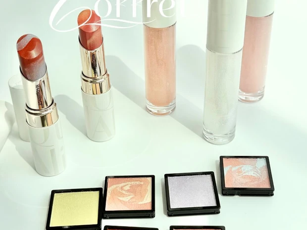 マキアージュのホリデー限定コレクションをスウォッチ！ 意外な組み合わせが楽しいカラー満載【クリスマスコフレ2025】