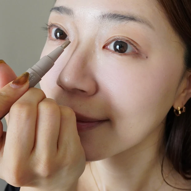 MAQUIA11月号掲載 鈴木えみさんのAIベースメイクのコントゥアブラシの使い方