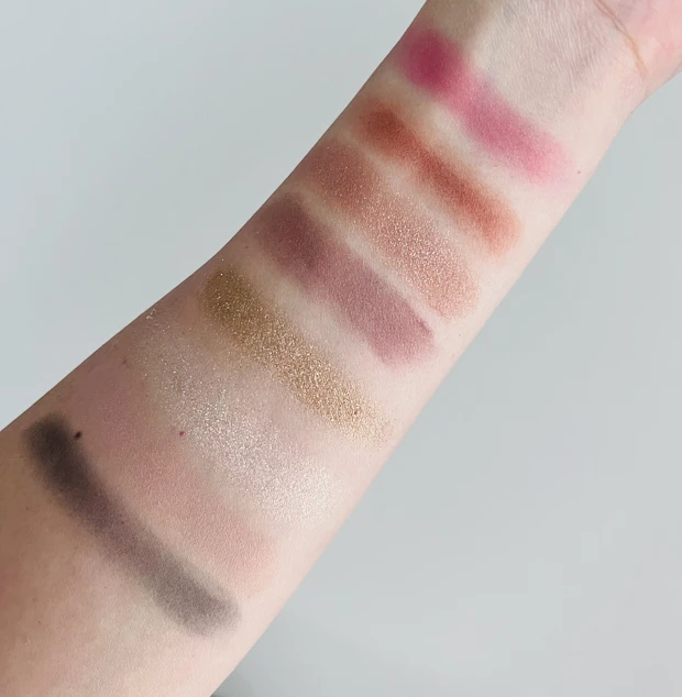 【毎日メイクもパーティメイクもこれ一つでOK🌹】ヴァレンティノビューティアイシャドウ_4_2