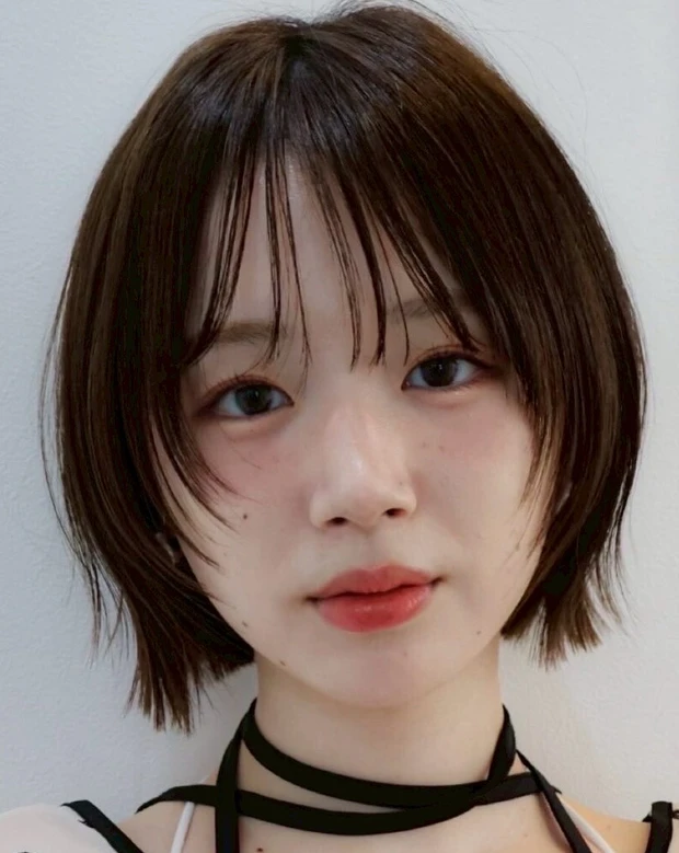 髪型 ショートヘア ショートボブ 小顔ヘア 前髪あり 正面