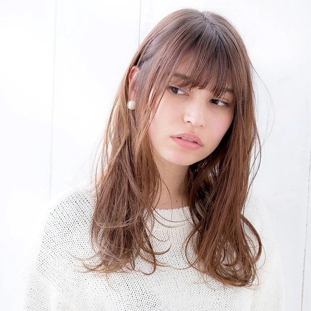 レイヤー×ベージュで透け感UP！ 最旬シースルーロングでトレンド顔にシフ…