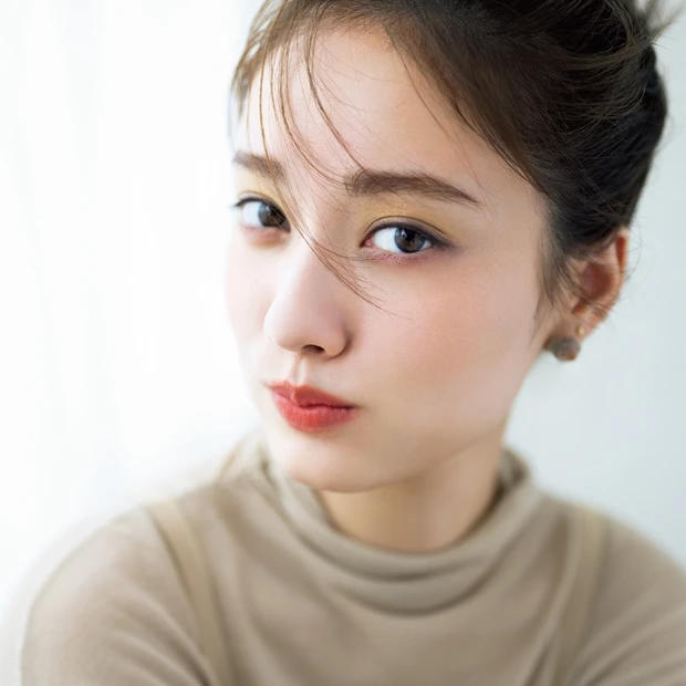 コスメ好き同士でランチ女子会♪ 話題の中心になれる旬顔メイクにトライ!【…