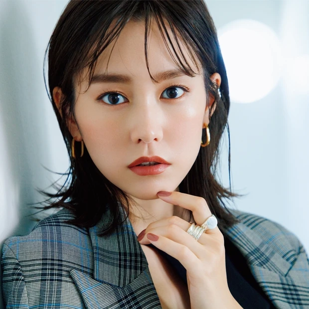 笹本恭平さんの最新コンサバメイク。王道ベージュは透け質感レイヤードが断然…