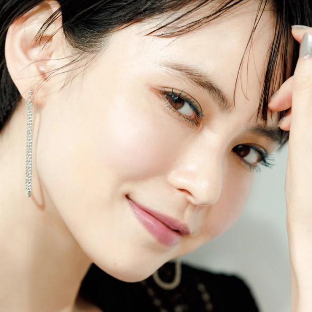 ブルー・グリーン・アッシュグレーでCOOLに！話題のカラーマスカラで目元…