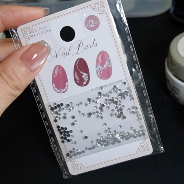 100均のネイルパーツポイントジュエル