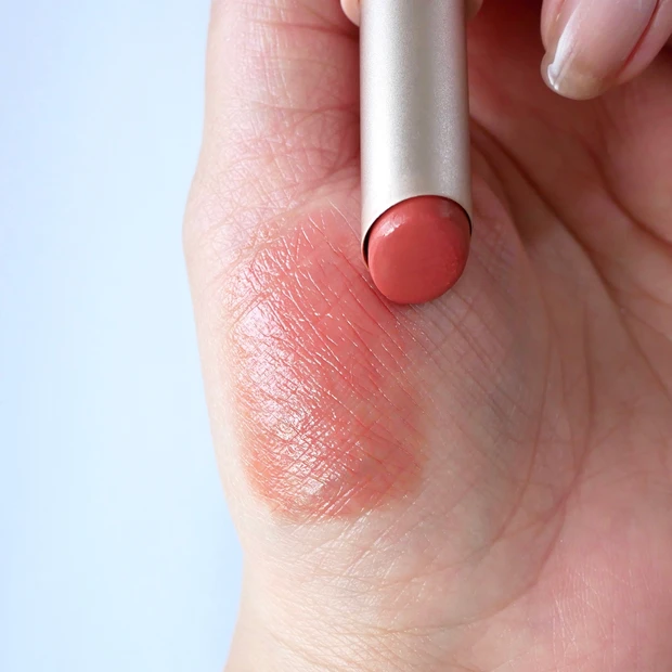 dasique(デイジーク)ムードグロウリップ 01 Cream Sand スウォッチ