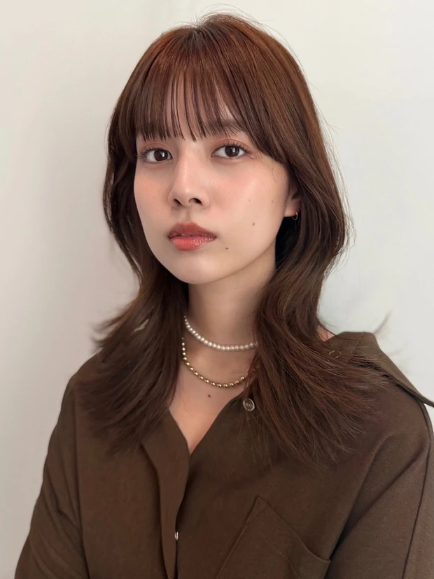 髪型　ミディアムレイヤー　ミディアムヘア　前髪あり　小顔ヘア　スタイリング