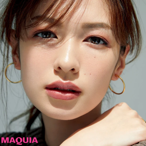 デートや合コンでも活躍！ 色っぽさが急上昇する「くすみ色アイ」のつくり方