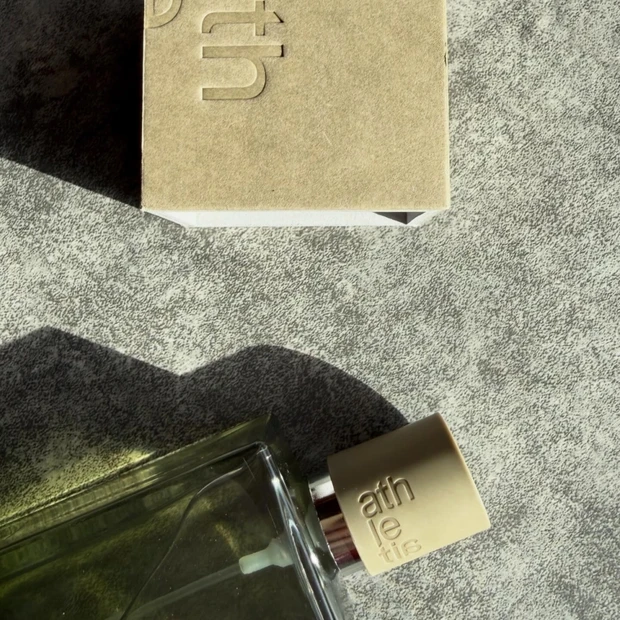 【2026おすすめ香水】アスレティア初のフレグランスはどう？オードパルファン2種をレビュー
