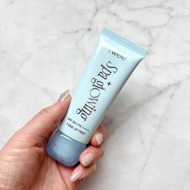 乾燥肌向けのfwee スパグロウUVトーンアップベース 02 リッチグロウ