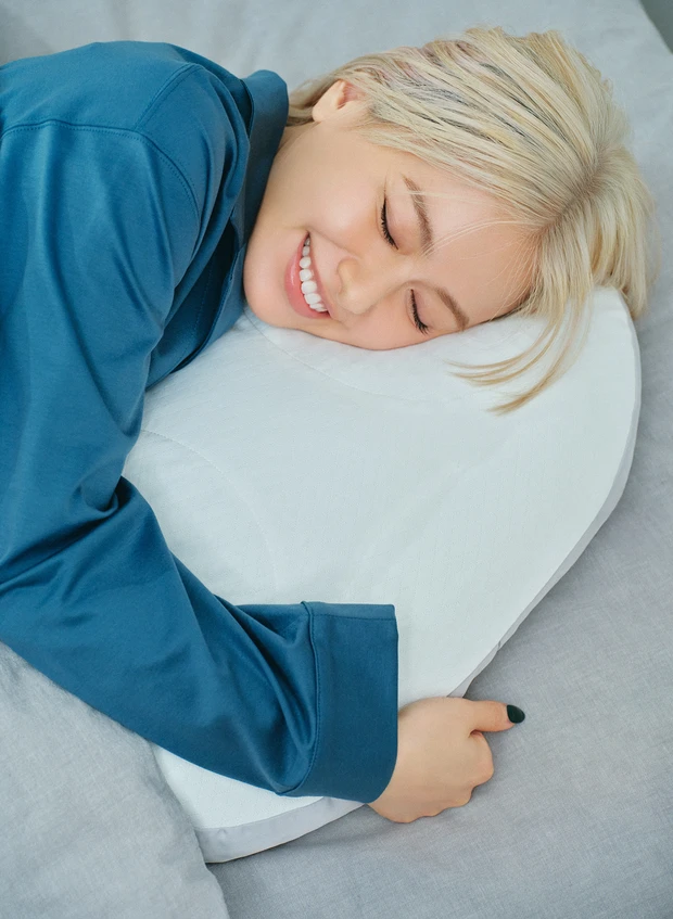 マキア　山本舞香　ヘルシー美活　山本舞香のBeauty Script　美ネタ　オフショット　ヘアオイル　睡眠　枕　ピロー　眠り