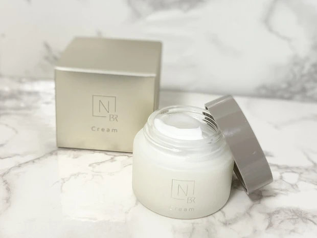 Nオーガニックに美白エイジングケアシリーズが新登場！シミを淡くする＋黄ぐすみにもアプローチするという嬉しい特長！_2