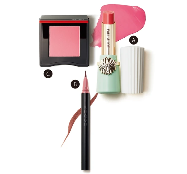 A リップスティック 13 ￥2200、ケース ￥1100／ポール ＆ ジョー ボーテ　B ニュアンス アイライナー 04 ￥3300／SUQQU　C インナーグロウ チークパウダー 03 ￥4400／SHISEIDO　