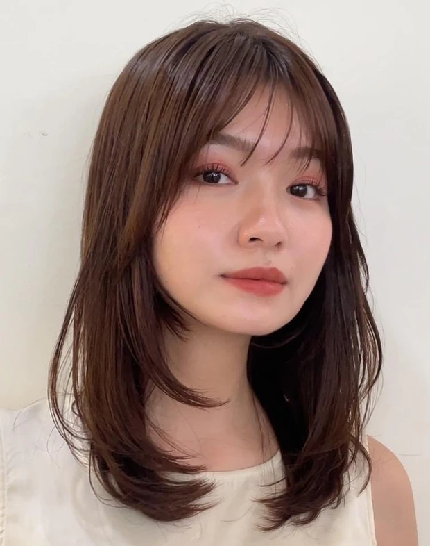 冬 ヘアカラー 明るめ ブラウンベージュ ワンカール ミディアム