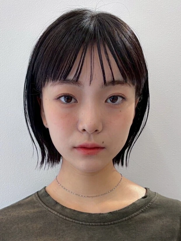 ヘアカタログ　ボブ　ボブヘア　前髪あり　正面