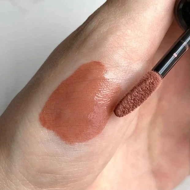マキアインフルエンサーまといさんがレポ! 「RMK リクイド リップカラー 02」をスウォッチ