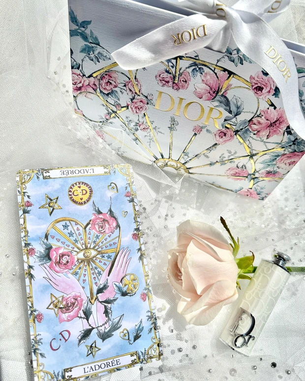 💒🐬🪞🩵🌸
【デパコス】春夏コスメ購入品をご紹介🪄
未発売もあり🪐🚿
かわいすぎるのでぜひみて下さい笑_4