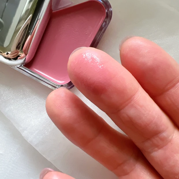 アラサーにもオススメのうさぎチーク_3