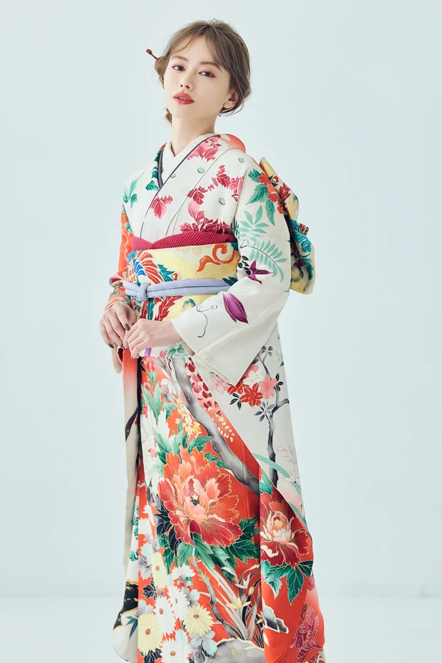 アンティーク　振袖　豪華　華やか 豪華美品】引き振袖 アンティーク 朱色花柄 - メルカリ
