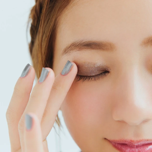 【女子会メイク】キラキラの力を借りた スモーキーEYEで華やかに_4