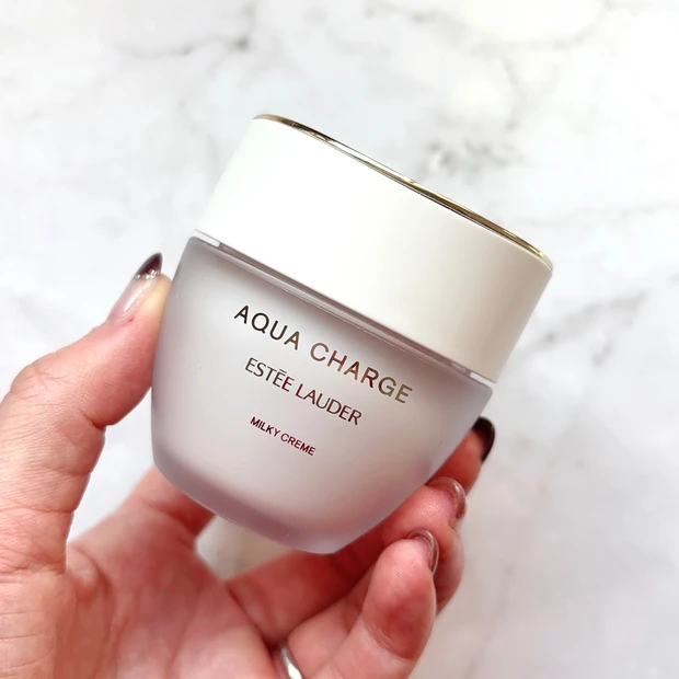 エスティーローダー アクア チャージ 薬用 ミルキー クリーム のパッケージ写真
