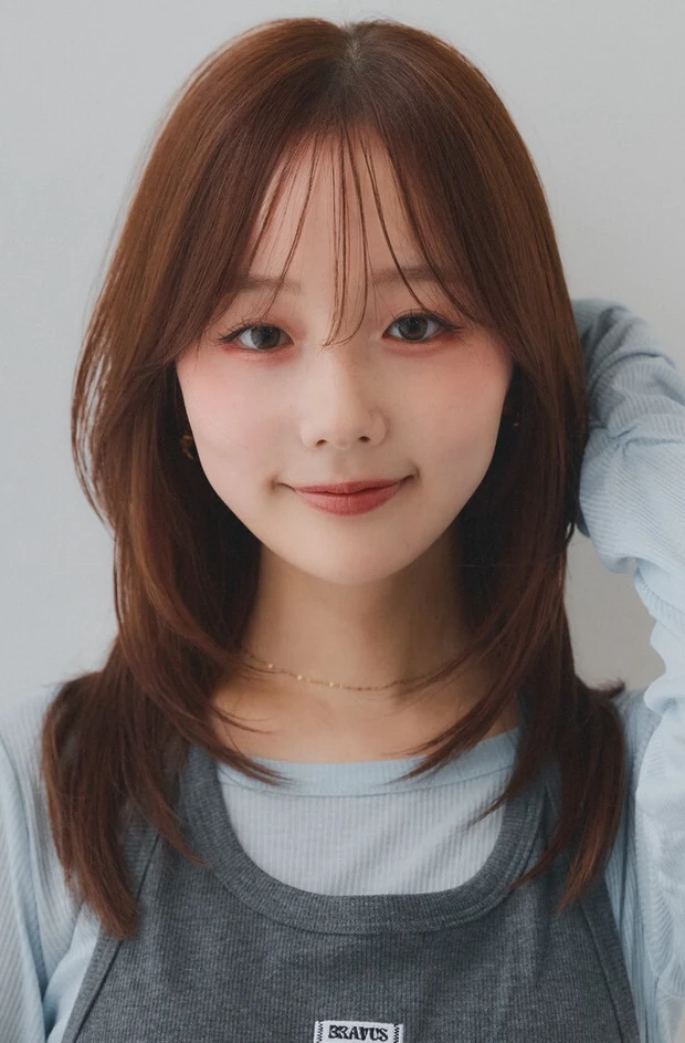 髪型　ミディアムレイヤー　ハッシュカット　40代ヘア　前髪あり　正面