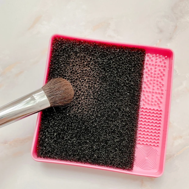 【ダイソー メイクブラシドライクリーナー】おすすめ！ブラシに付いたパウダーを簡単に落とせます！〜金曜夜のぶっちゃけ美容#15〜_5_1