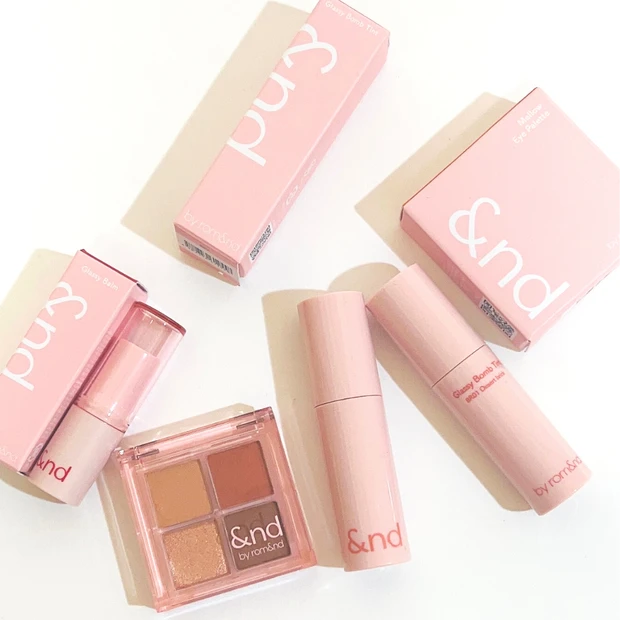 メロウアイパレット 全3色 1,350円(税込) グラッシーバーム 全3色 各880円(税込) グラッシーボムティント 全5色 780円(税込)