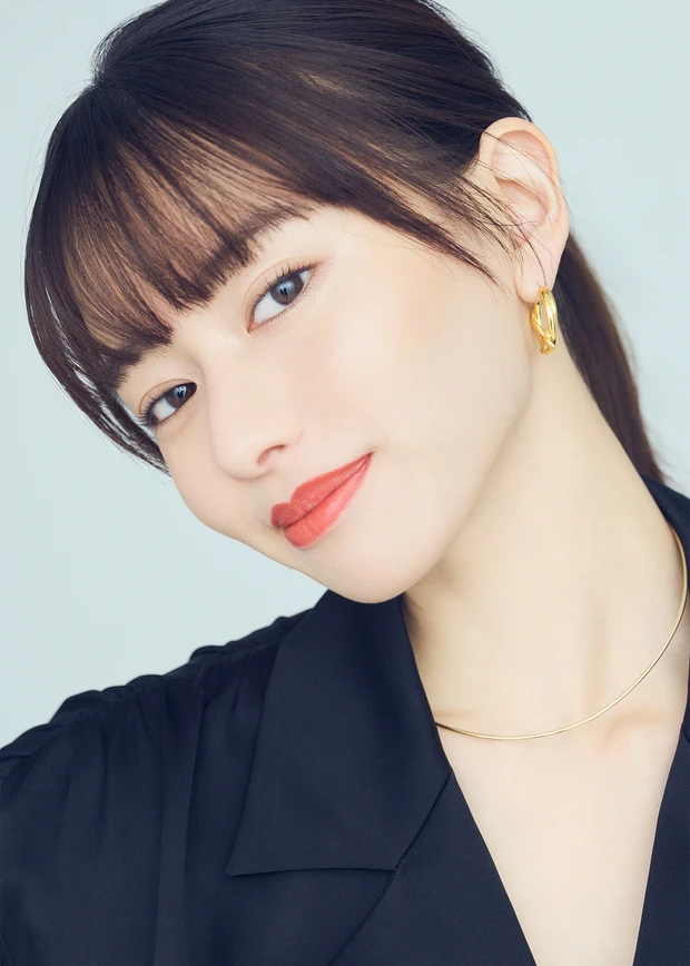 水晶玉子先生が指南！ 山本舞香さんが2024年、「恋愛運を引き寄せるメイク」に挑戦