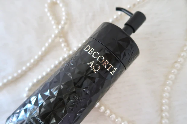 コスメデコルテ  AQ ブースティング トリートメント ヘアセラムのパッケージ