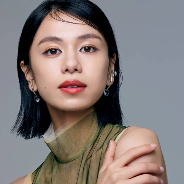 【ハイライトの入れ方】顔のくぼみ&くすみをカバー!白・ベージュ・ツヤ・マットの使い分けを指南