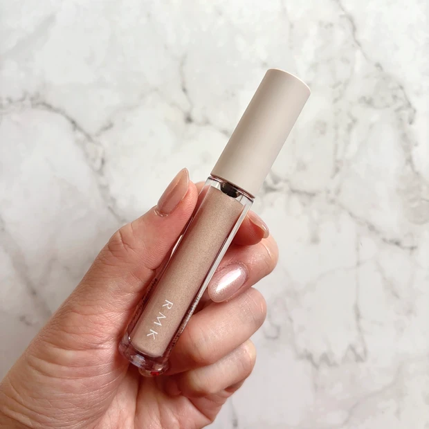 RMK グロウ イルミネーターのパッケージ