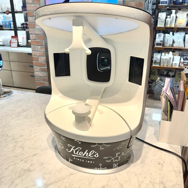 キールズ 肌測定