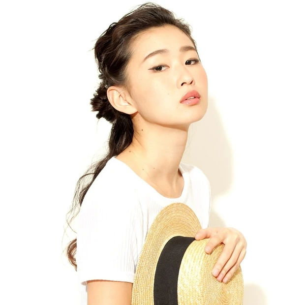 自分のヘアをアクセサリーに! ハーフアップのリボンコサージュ