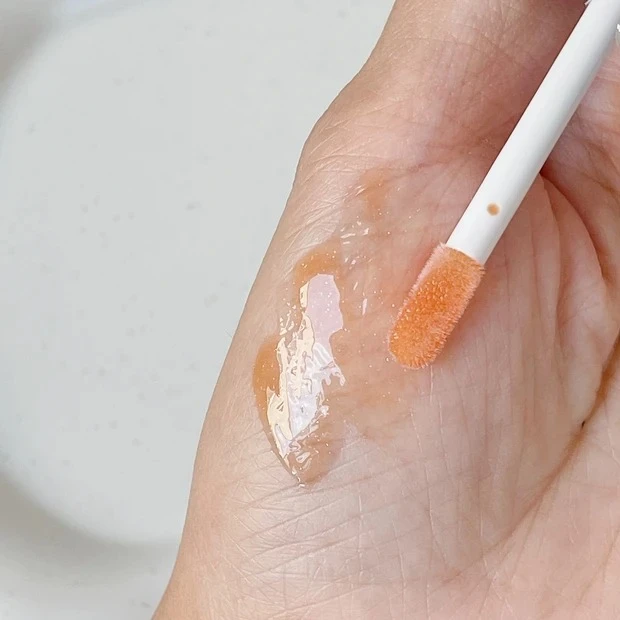 ヴィセ エッセンス リッププランパー OR200 スウォッチ