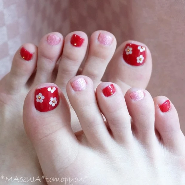 #ネイルホリック★小さい足の爪にも塗りやすくておススメ！サンダル×ペディキュアの季節到来！