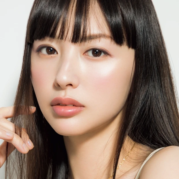 鈴木えみの透明感はどこから? スキンケアも食事もシンプルさが大事!